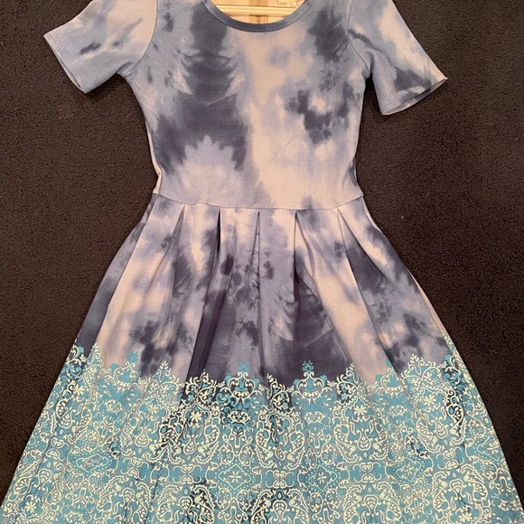 Lot of 8 like new and 1 nwt LULAROE Amelia XS - Picture 5 of 8